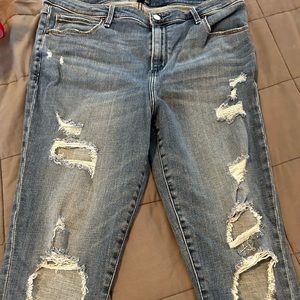 Abercrombie 33
& Fitch
SIMONE HIGH RISE
16R